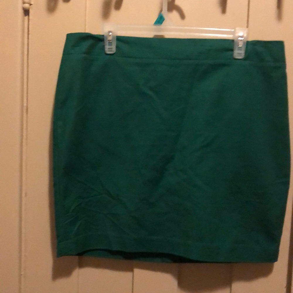 Gorgeous green pencil skirt!